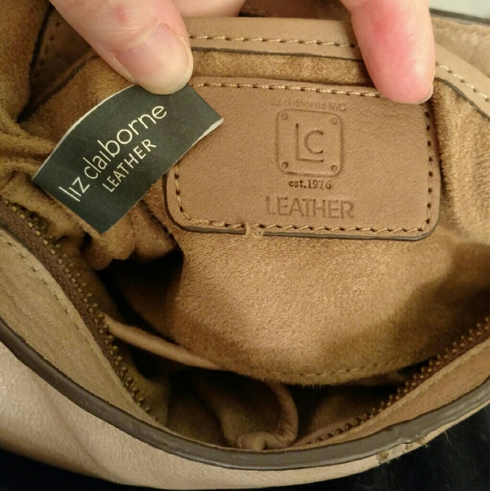 Liz Claiborne NYC Small Tan Soft Leather Purse - Picture 4 of 4