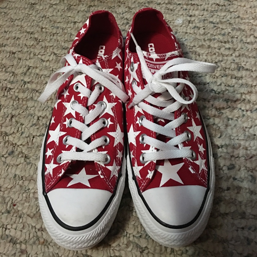 Converse red sneakers with white stars 👟
