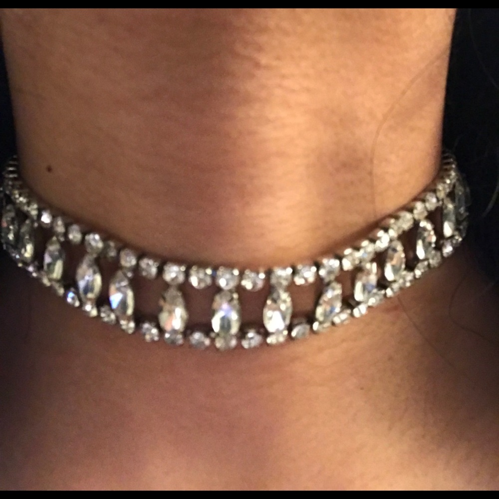 Alexa choker