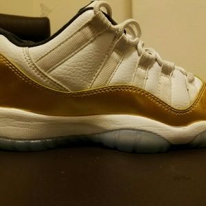 Jordan 11 Gold