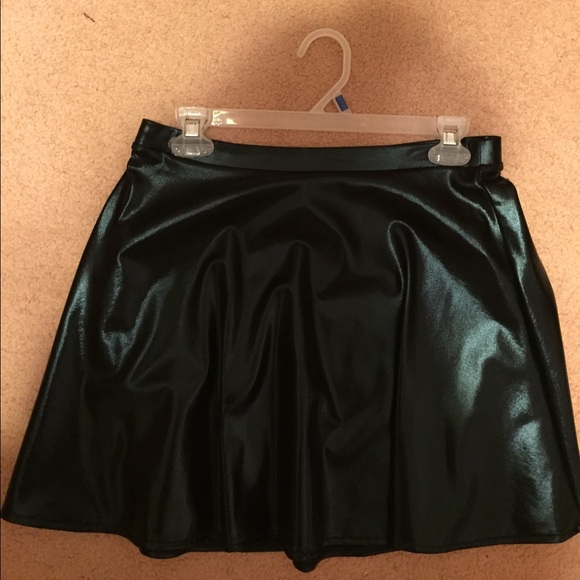 clothes - Picture 2 of 8