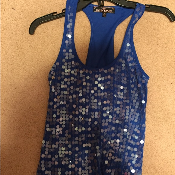 clothes - Picture 3 of 8