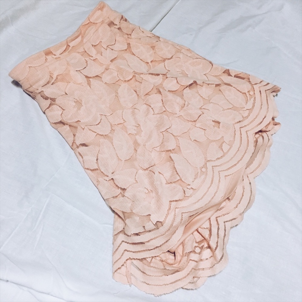 Torrid Lace Peach Shorts size 2