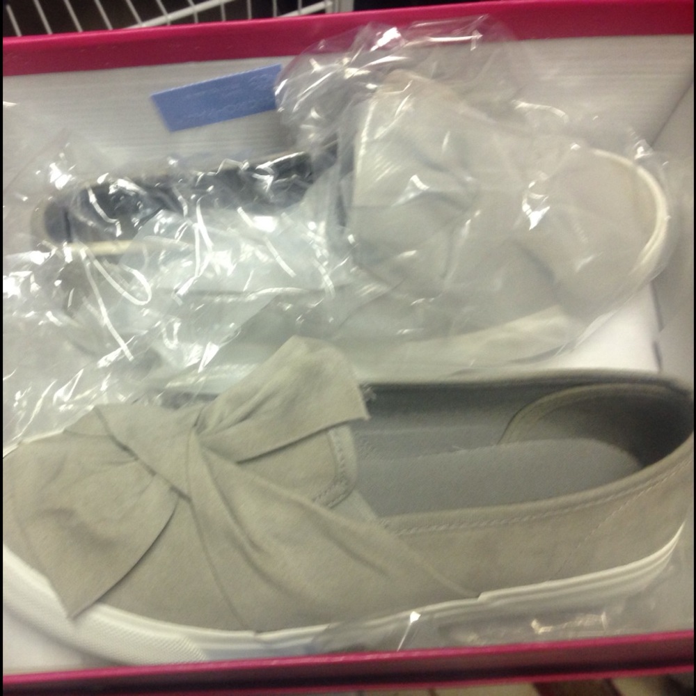 Slip on grey with bow