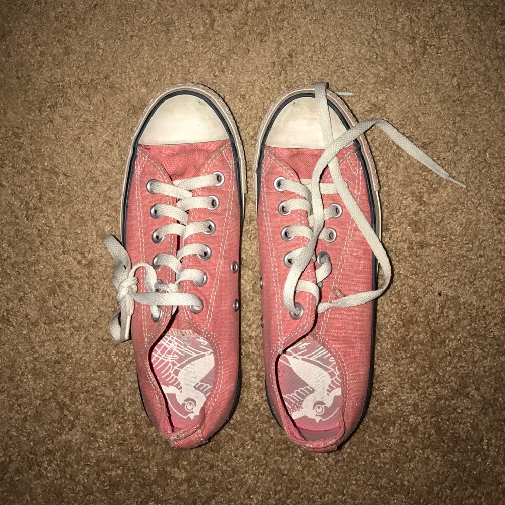 Converse pink
