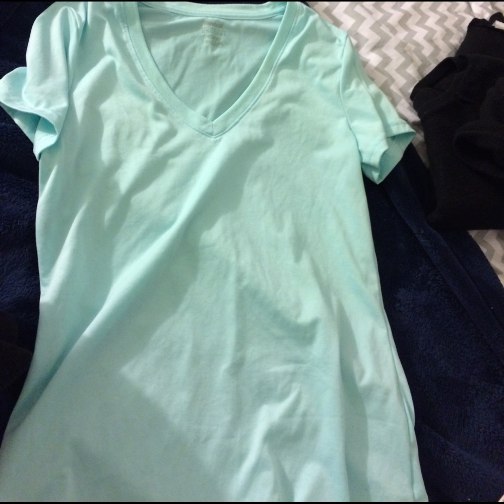Reebok v neck