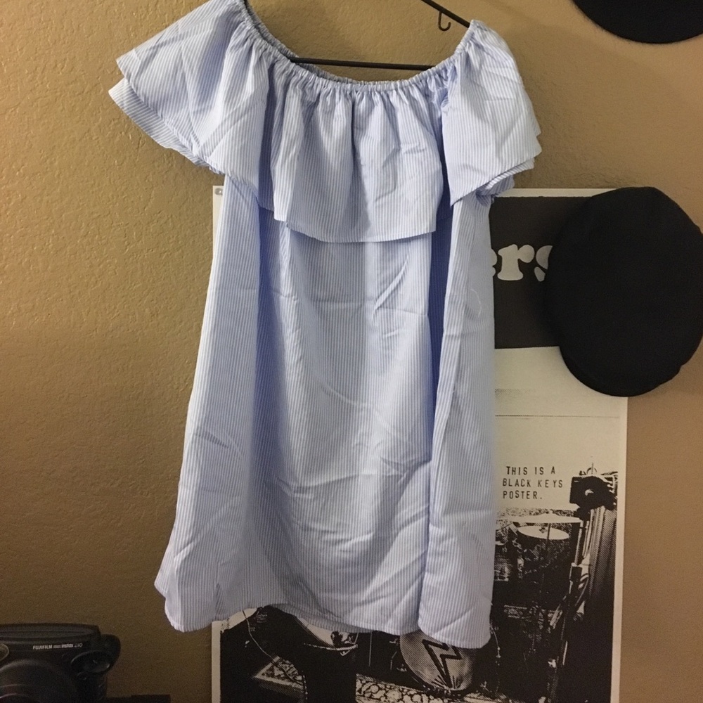 NEVER WORN Off the shoulder Dress