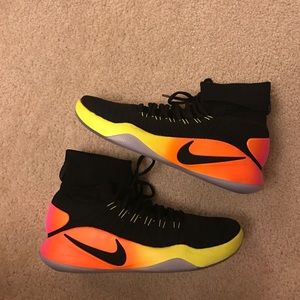 Nike hyperdunk flyknit size 13