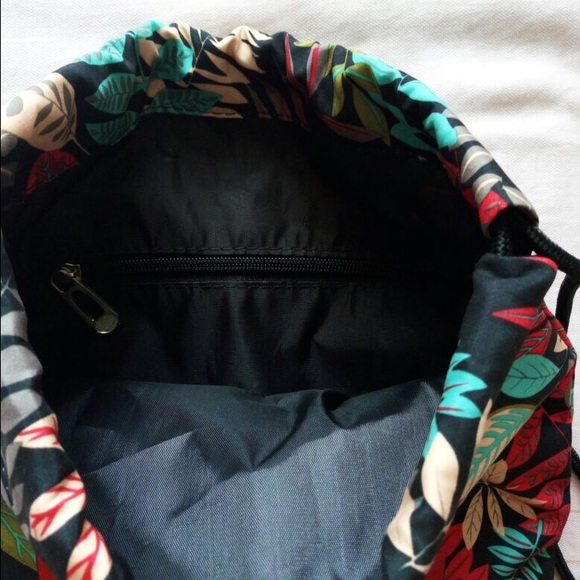 Supreme Drawstring Bag - Picture 3 of 3