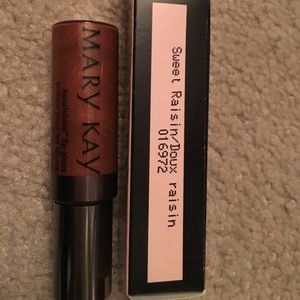 Mary Kay nourishine lip gloss. Sweet Raisin