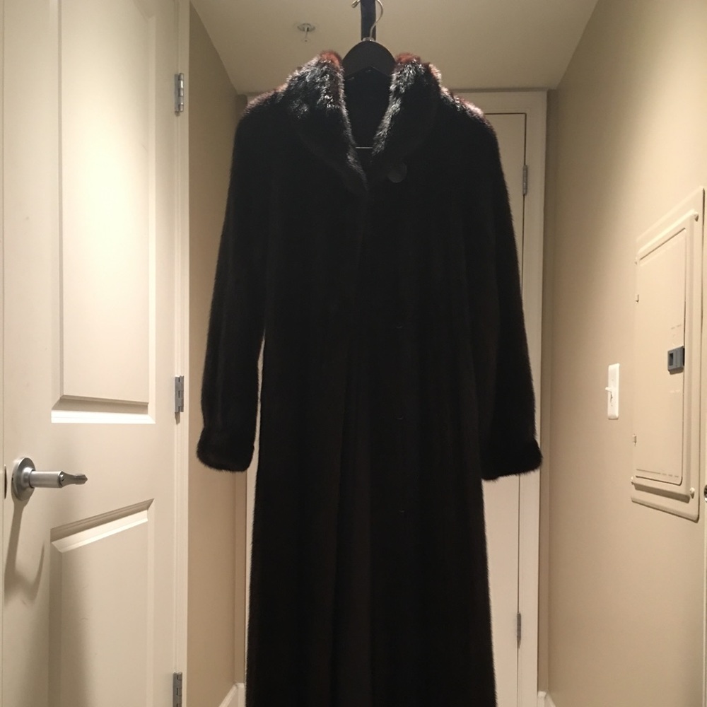 Woman's Mink Brown Coat.