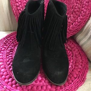 Black fringe booties size 9 but fits an 8