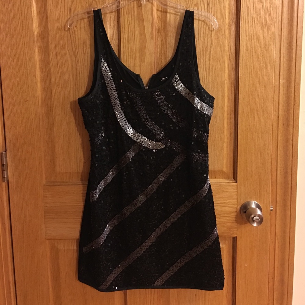 ⭐️3 for $20⭐️ Plus shipping Guess sequin dress!
