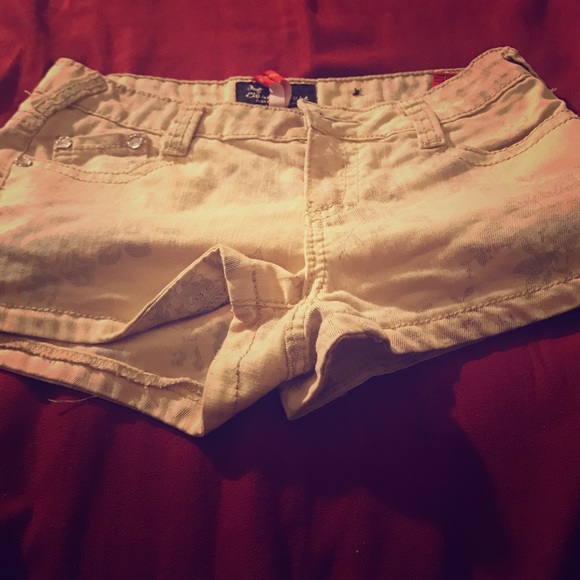 Shorts with flower prints - Picture 1 of 4