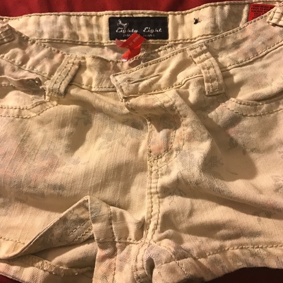 Shorts with flower prints - Picture 3 of 4