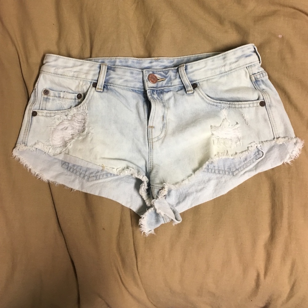 BDG LOW RISE DOLPHIN