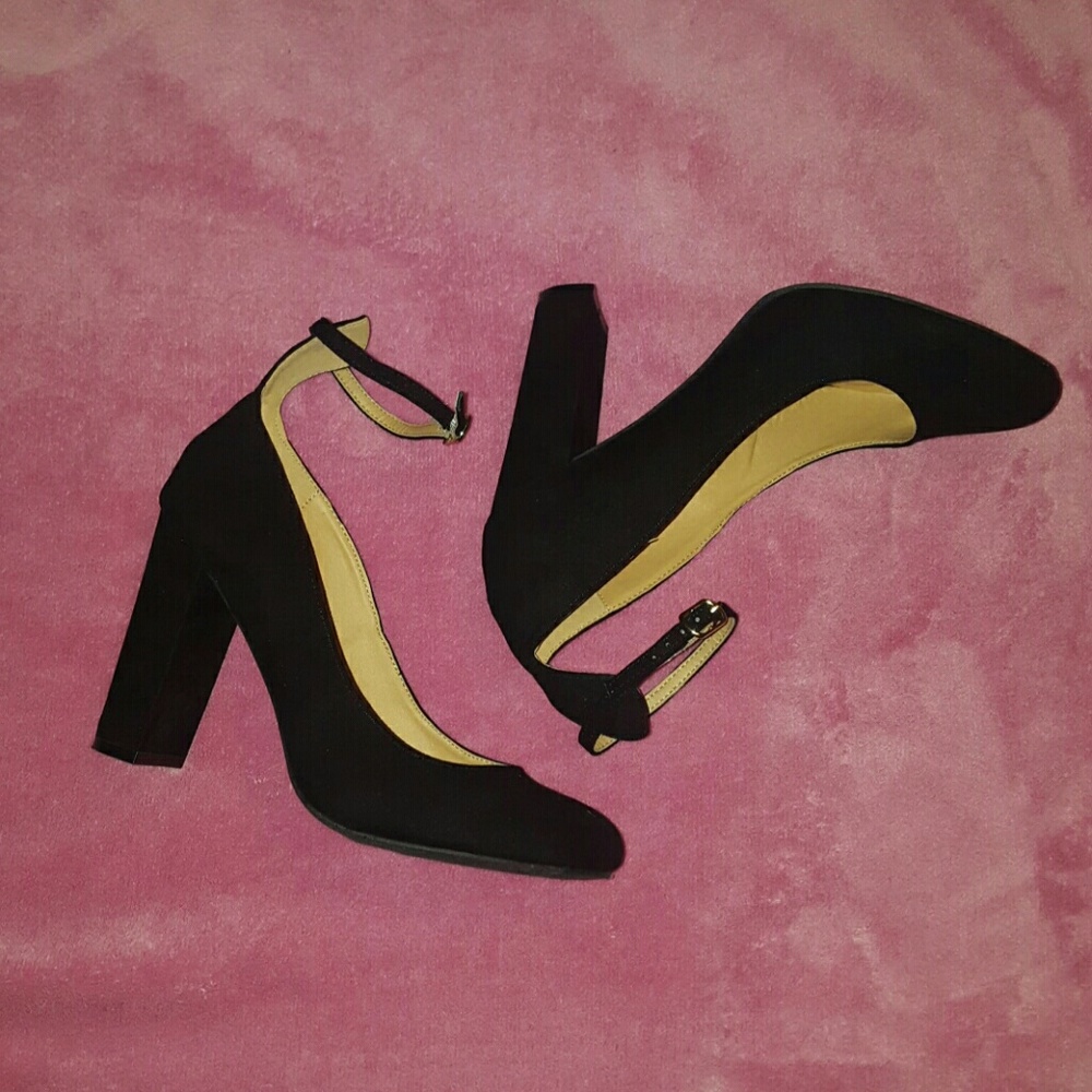 Black block heel shoes
