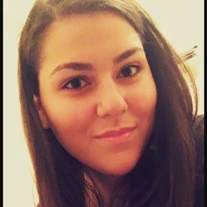 Meet your Posher, Efi