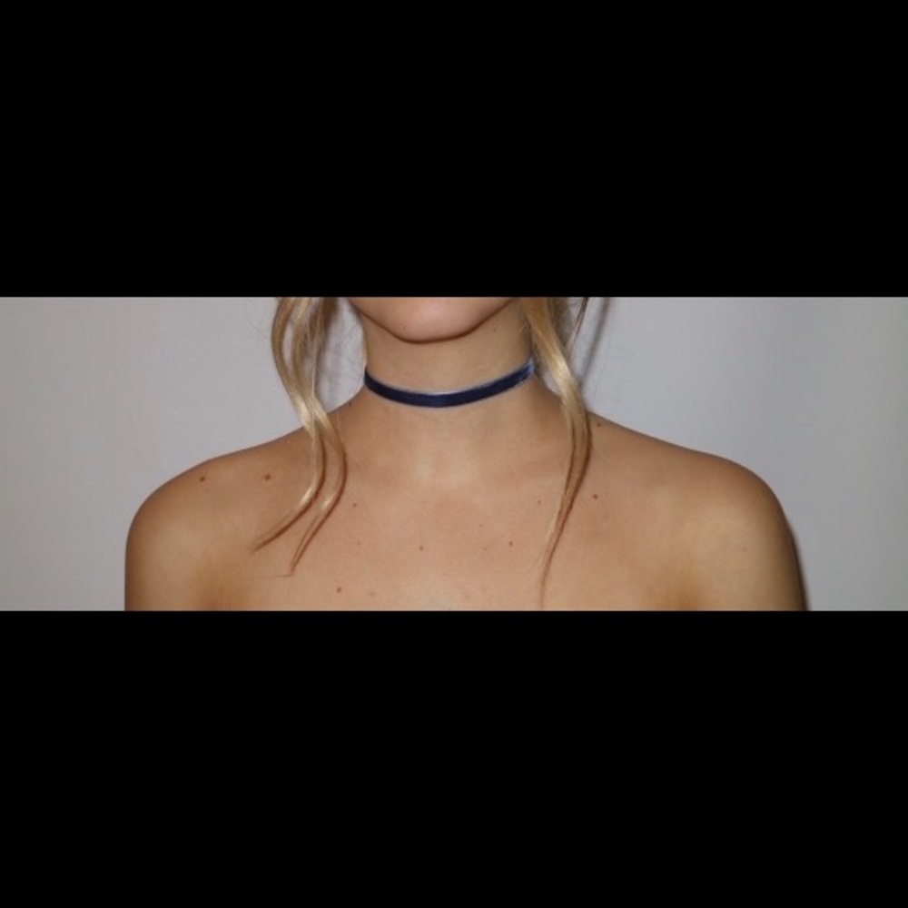 Blue velvet choker