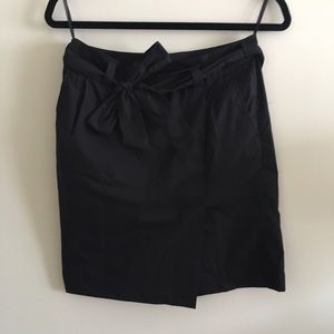 Uniqlo black skirt with belt
