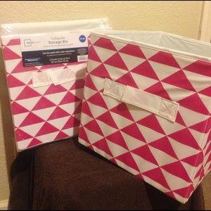 3 Collapsible storage bins.