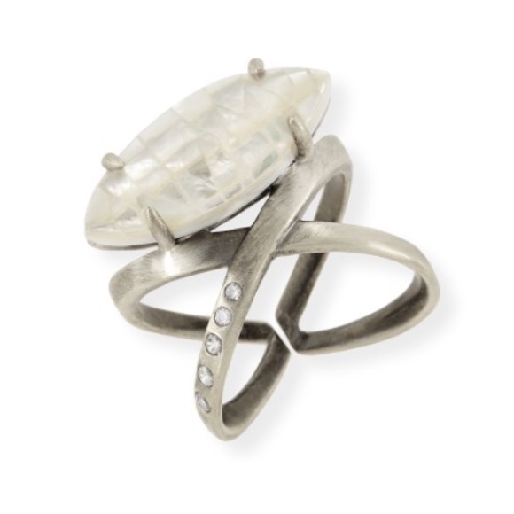Kendra Scott Jewelry - Rosemary Ring in Crackle Ivory Pearl Kendra Scott Jewelry - Rosemary Ring in Crackle Ivory Pearl