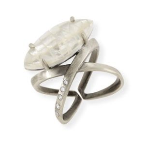 Kendra Scott Jewelry - Rosemary Ring in Crackle Ivory Pearl Kendra Scott Jewelry - Rosemary Ring in Crackle Ivory Pearl