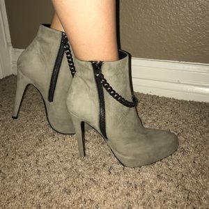 ALL SAINTS grey leather booties with chain detail
