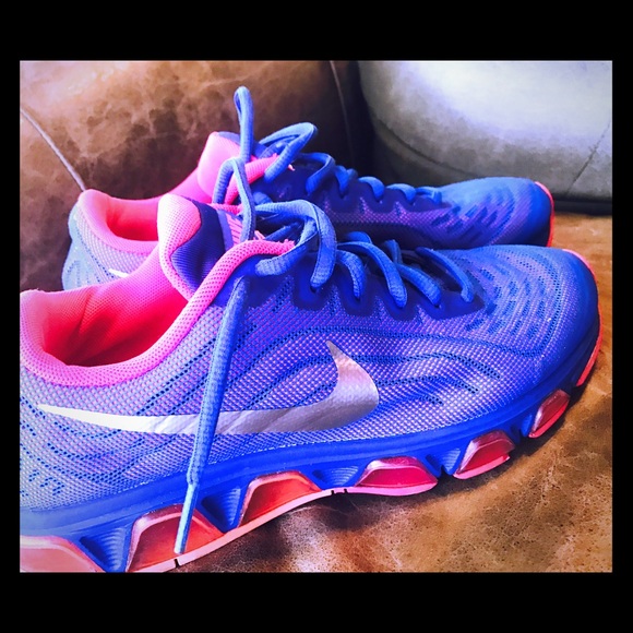 Nike Shoes - SOLD ON MERC!!!LIKE NEW••NIKE TAILWIND 6••SIZE 7.5