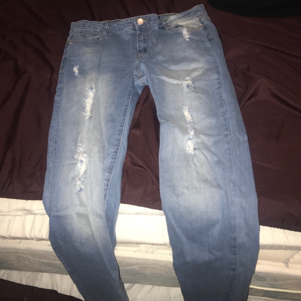 Ripped skinny jeans