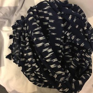 NEVER WORN navy and white pattern infinity scarf