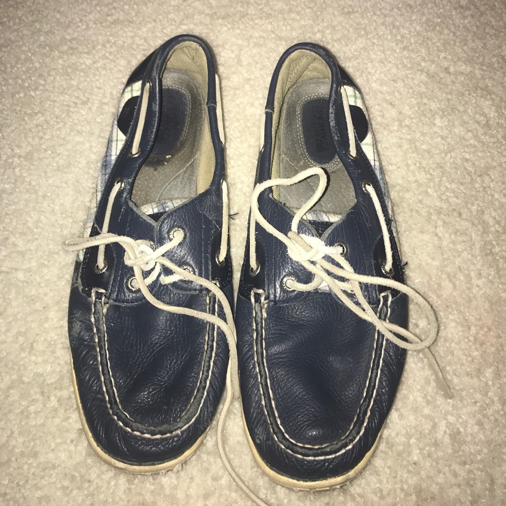 Super cute and comfy plaid navy sperrys top-siders