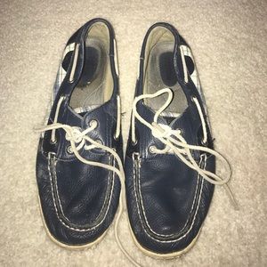 Super cute and comfy plaid navy sperrys top-siders