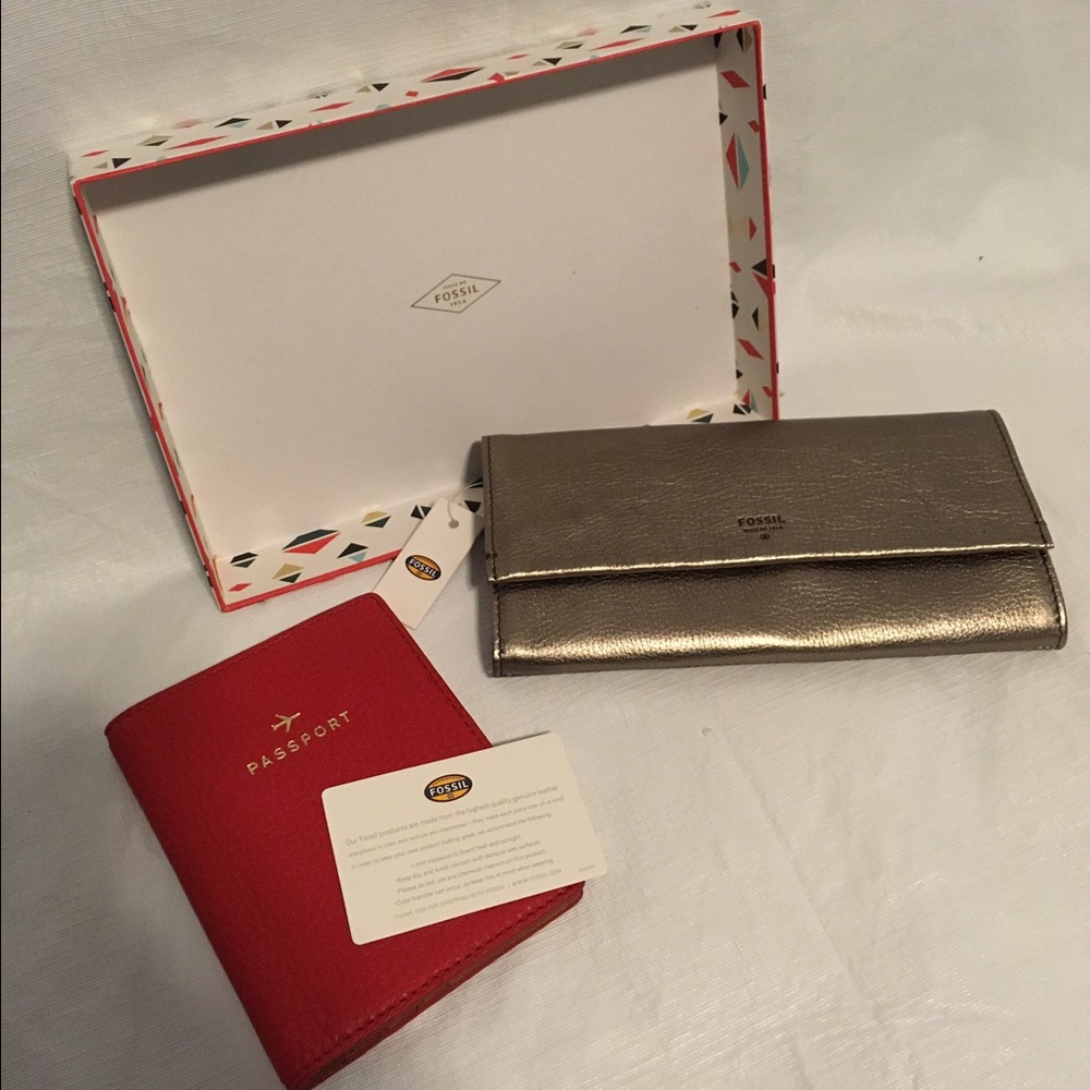 Fossil passport & jewelry roll