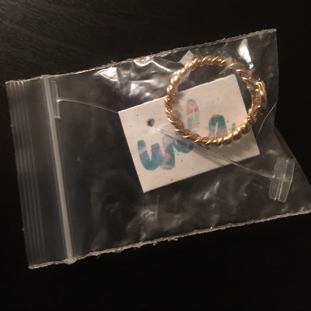 Gold Heart Ring - Picture 3 of 3