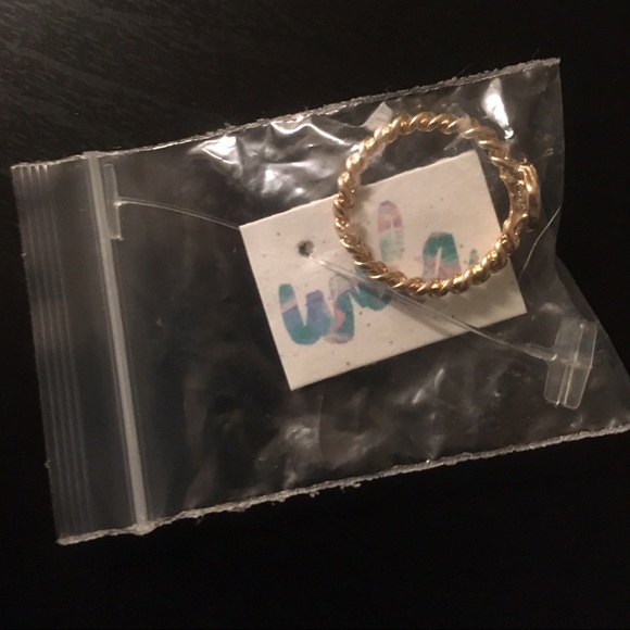 Gold Heart Ring - Picture 3 of 3