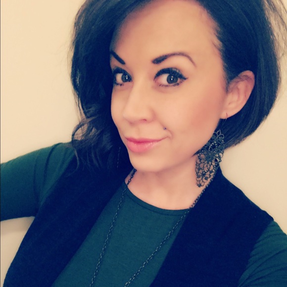 Meet your Posher, Bethany - Picture 2 of 3