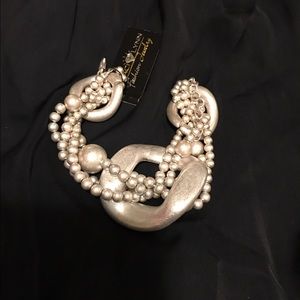 Silver/gray bracelet