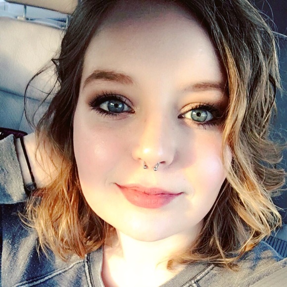 Meet your Posher, Briana - Picture 1 of 1