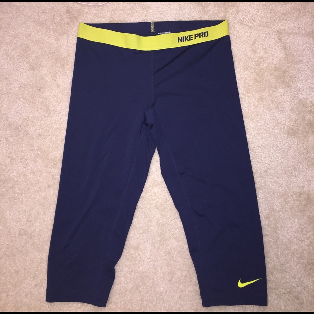 Nike Pro Cropped Workout Pants