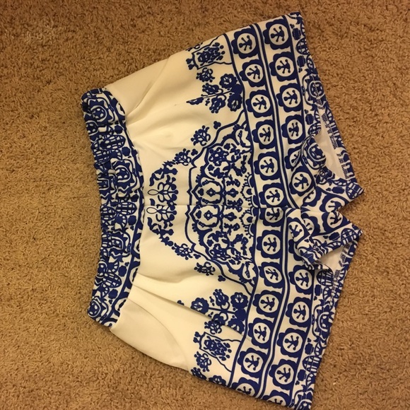 Blue and white two-piece - Picture 3 of 3
