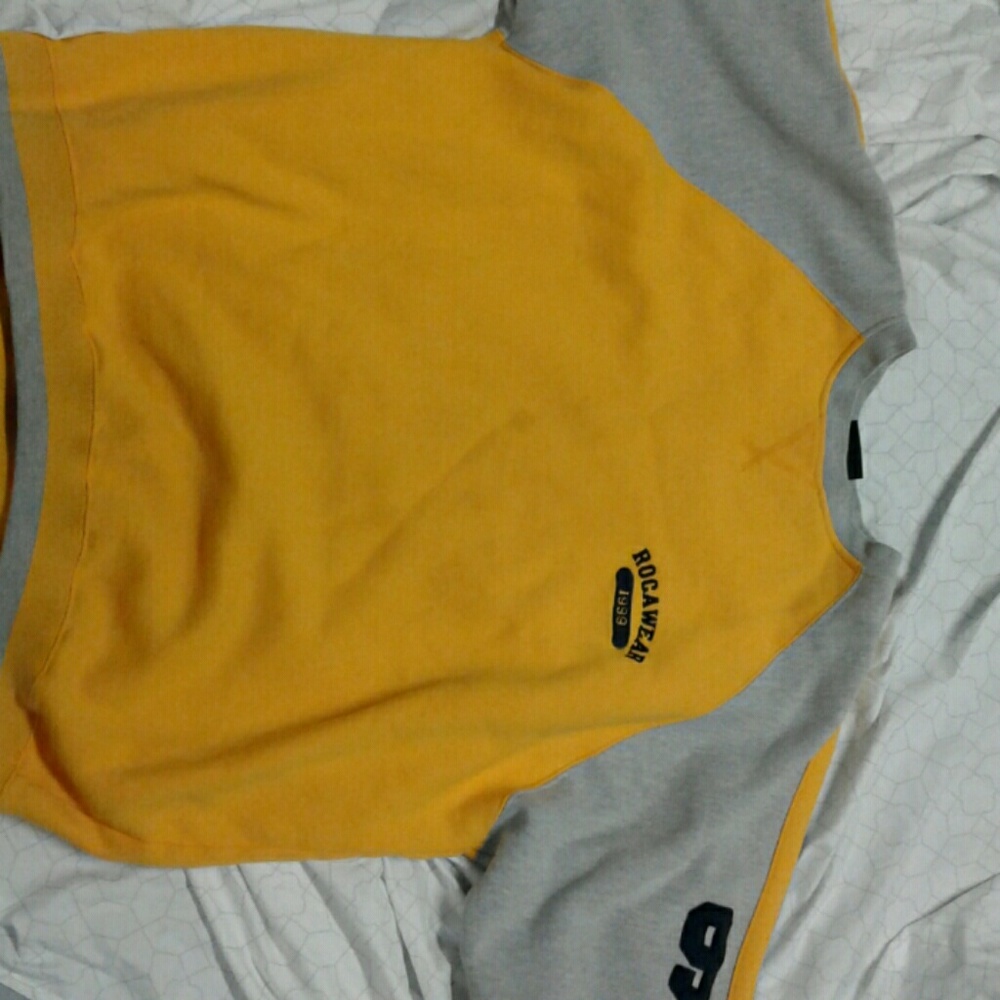 Nice Roca Wear sweat shirt