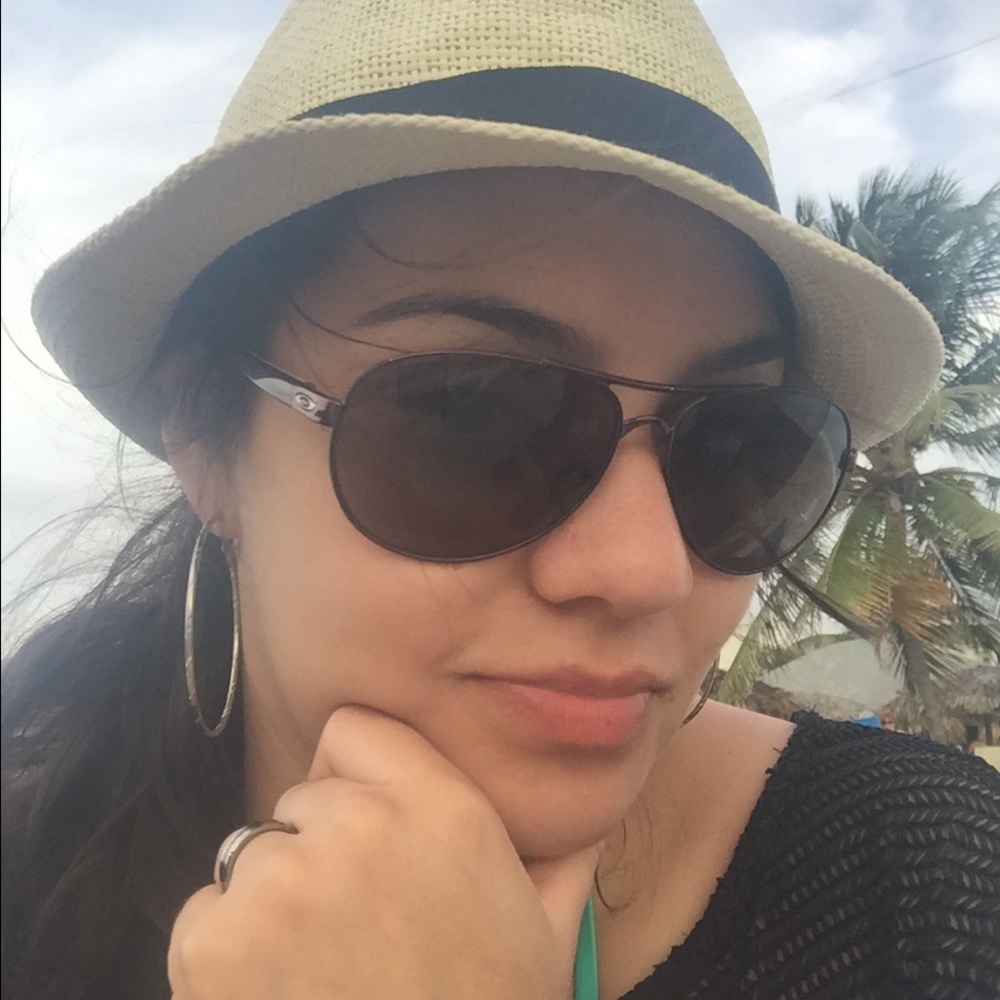 Meet your Posher, Christina