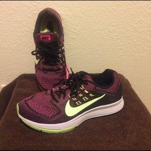 Nike zoom tennis shoe