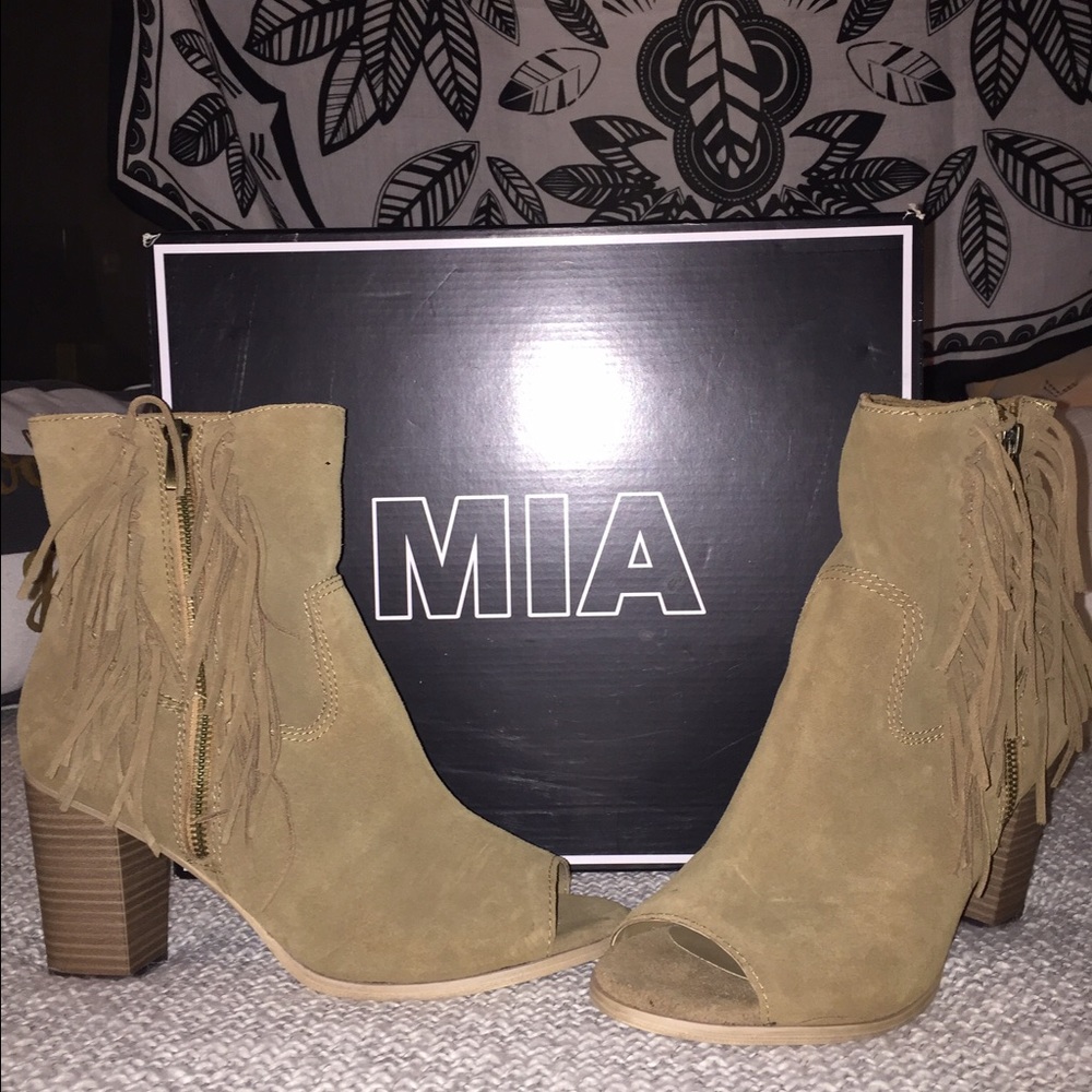 MIA "COTY" Suede fringe peep toe bootie