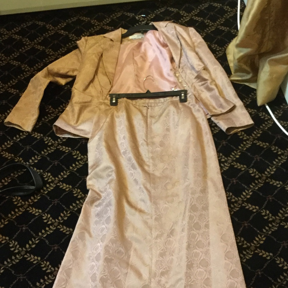 Beautiful Kay Unger New York brand two piece set