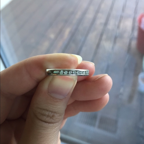Beautiful silver wedding band - Picture 2 of 4