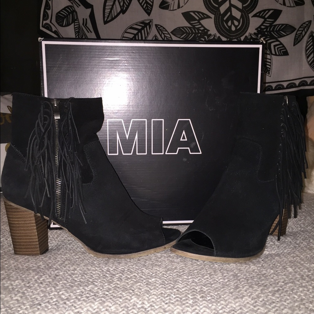 MIA " COTY" suede fringe peep toe bootie