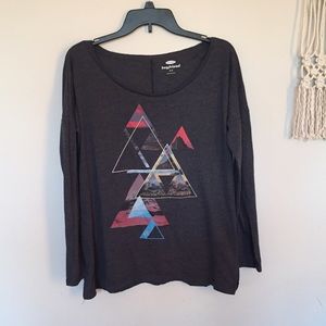 Old Navy Sm boyfriend long-sleeved tee. Geometric