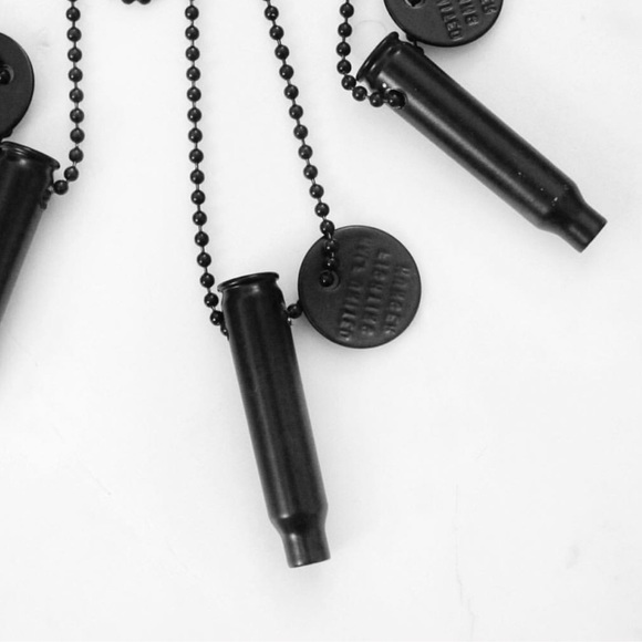 ≡ Matte Black Eastwood Necklace - Picture 4 of 7